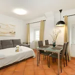 Free Parking Largo Barriera Comfort Apartman